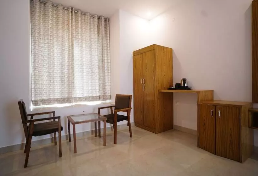 The White Oak Corbett Spa & Resort