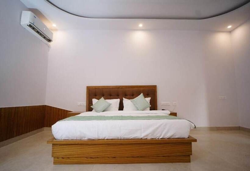 The White Oak Corbett Spa & Resort