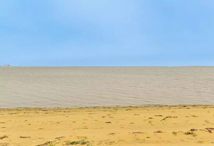 Bayfront East Quogue Retreat W/ Private Boat Dock