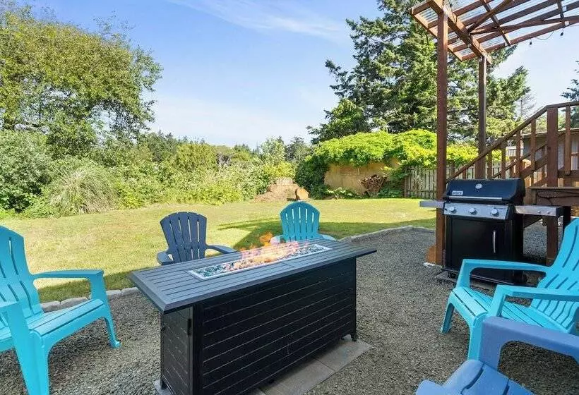 1/2 Mi To Ocean: Copalis Beach Hideaway!