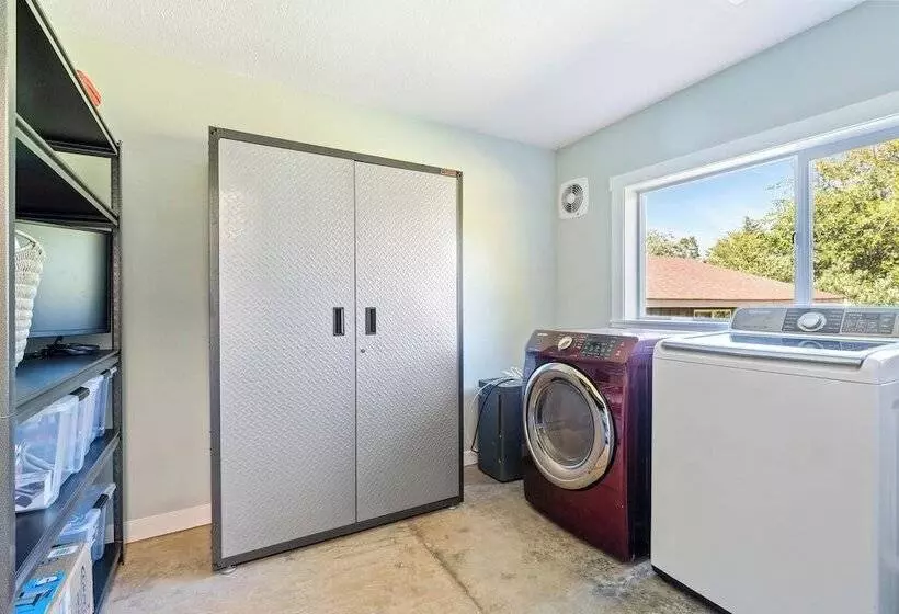 1/2 Mi To Ocean: Copalis Beach Hideaway!