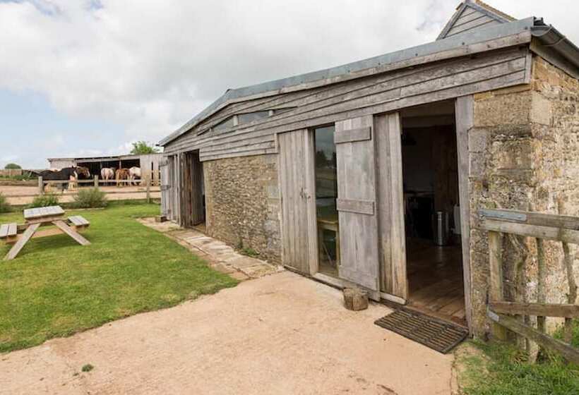 Cozy Studio At Crackstone Barns In Minchinhampton