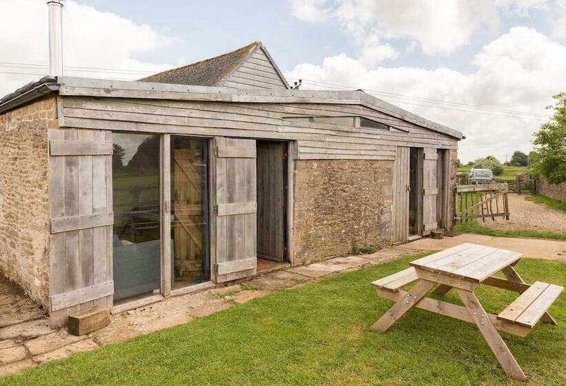 Cozy Studio At Crackstone Barns In Minchinhampton