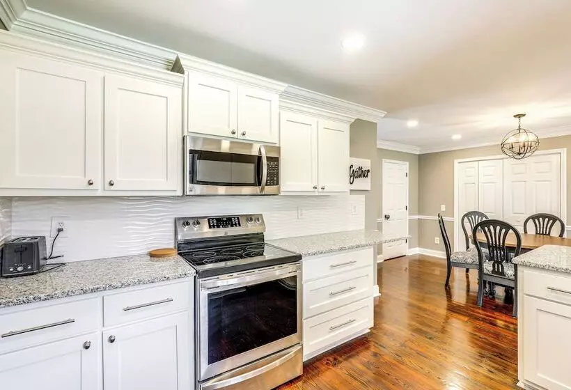 Cute Pawleys Island Home: Swim, Golf, Shop & More!
