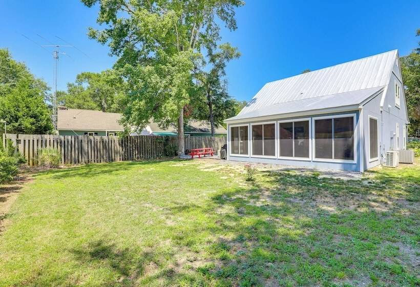 Cute Pawleys Island Home: Swim, Golf, Shop & More!