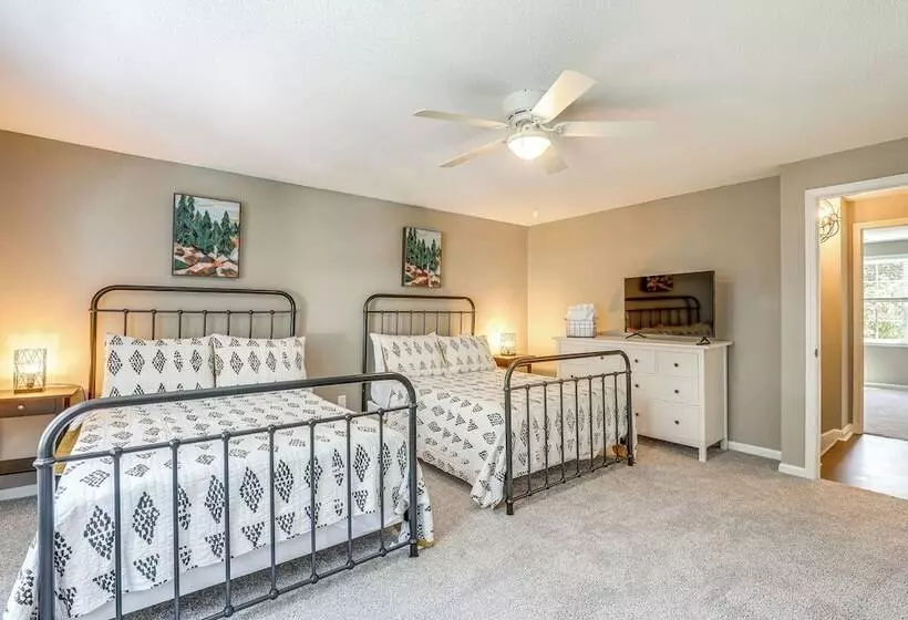 Cute Pawleys Island Home: Swim, Golf, Shop & More!