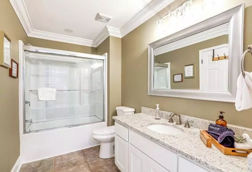 Cute Pawleys Island Home: Swim, Golf, Shop & More!