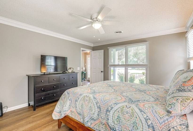 Cute Pawleys Island Home: Swim, Golf, Shop & More!