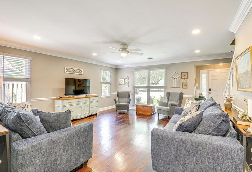 Cute Pawleys Island Home: Swim, Golf, Shop & More!