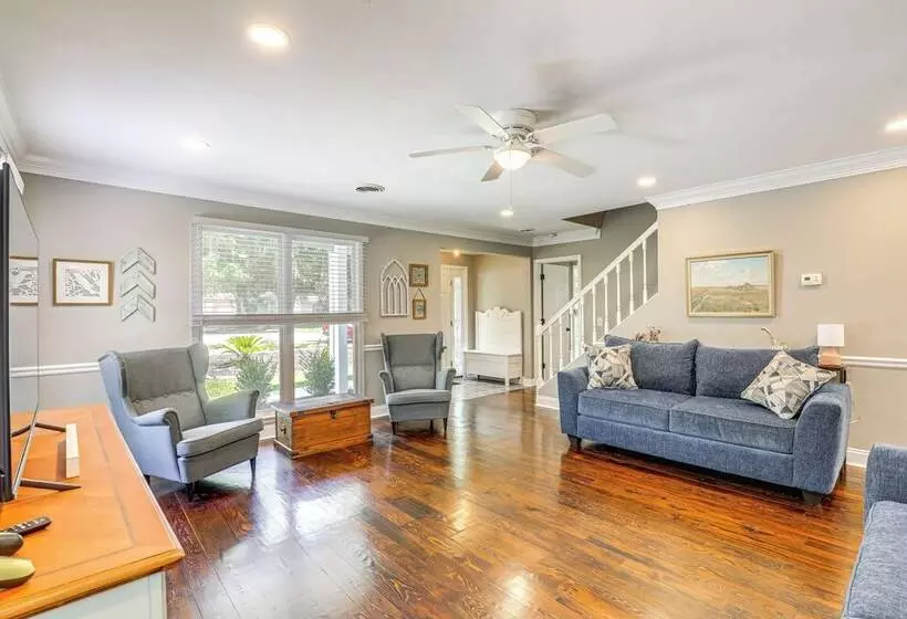 Cute Pawleys Island Home: Swim, Golf, Shop & More!