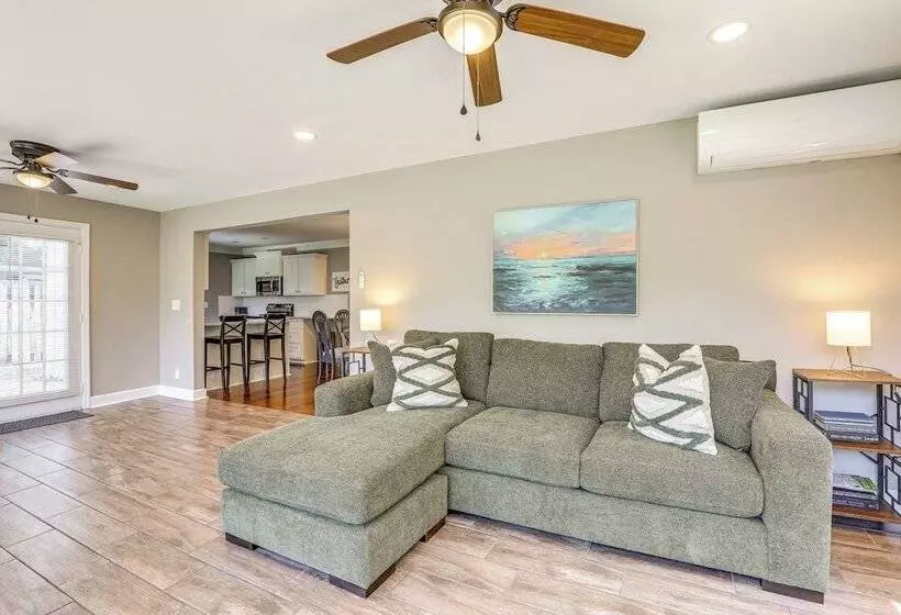 Cute Pawleys Island Home: Swim, Golf, Shop & More!