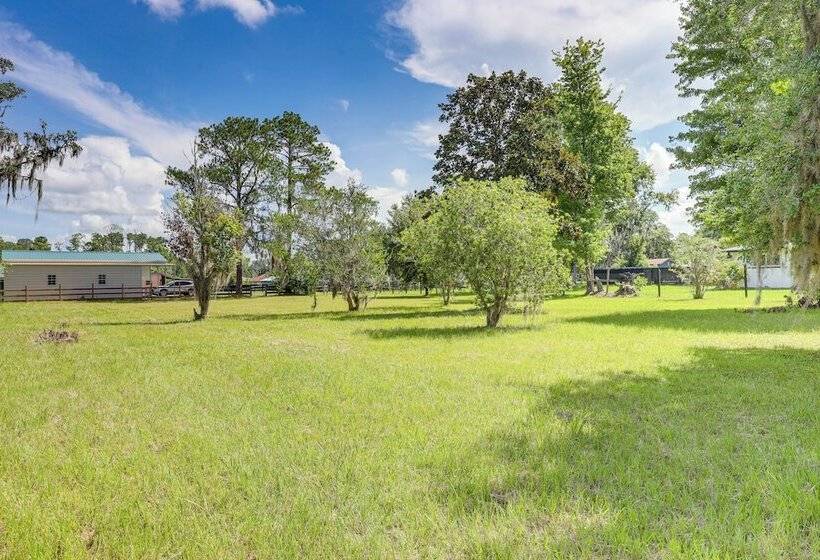 Jacksonville Home W/ Deck: 17 Mi To Downtown!