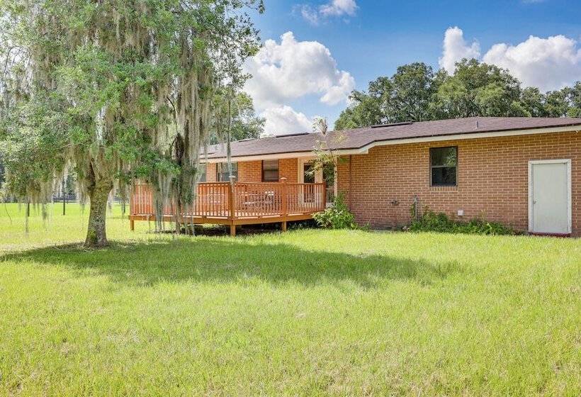 Jacksonville Home W/ Deck: 17 Mi To Downtown!