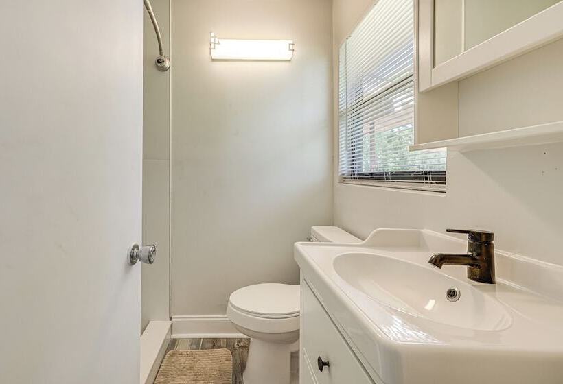 Jacksonville Home W/ Deck: 17 Mi To Downtown!