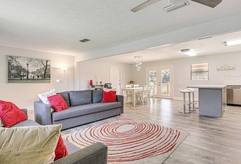 Jacksonville Home W/ Deck: 17 Mi To Downtown!