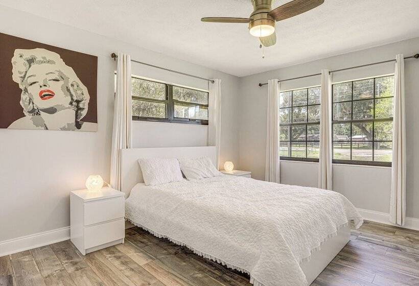 Jacksonville Home W/ Deck: 17 Mi To Downtown!