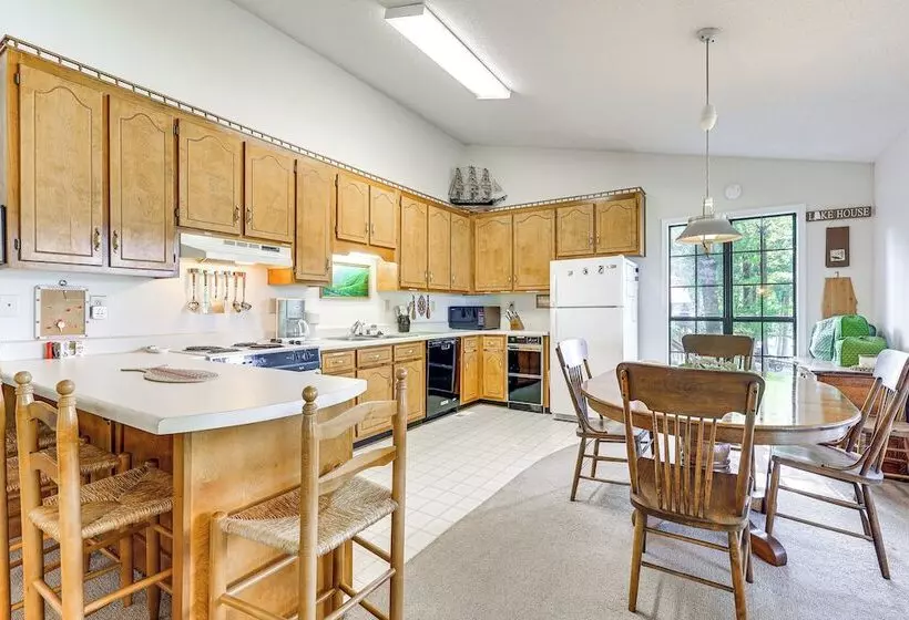 Waterfront Wheeler Lake Home W/ Furnished Deck