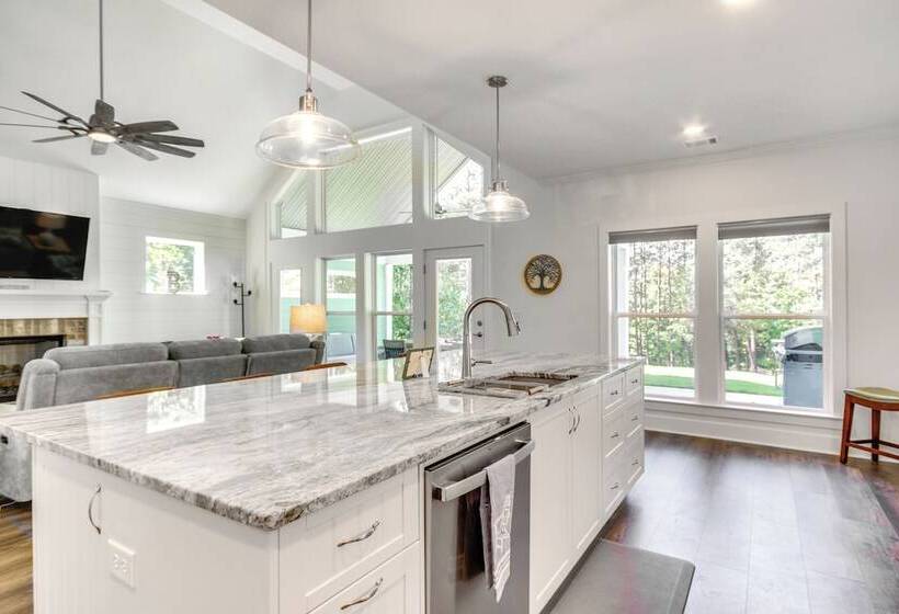 Lakefront Mccormick Retreat W/ Patio & Pool Access