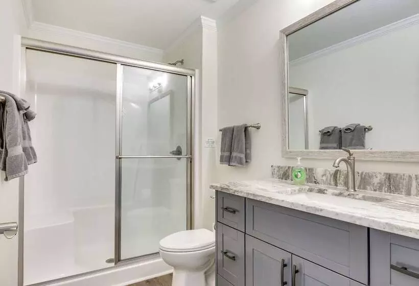 Lakefront Mccormick Retreat W/ Patio & Pool Access