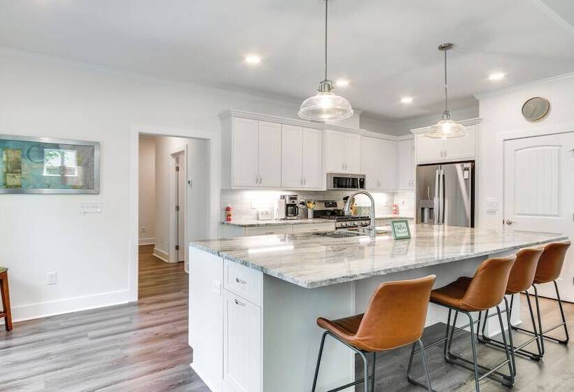 Lakefront Mccormick Retreat W/ Patio & Pool Access