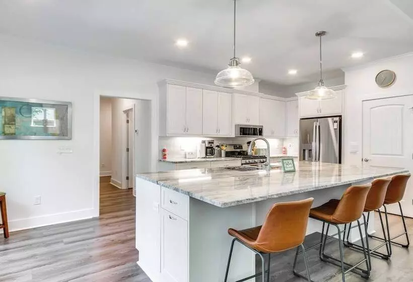 Lakefront Mccormick Retreat W/ Patio & Pool Access