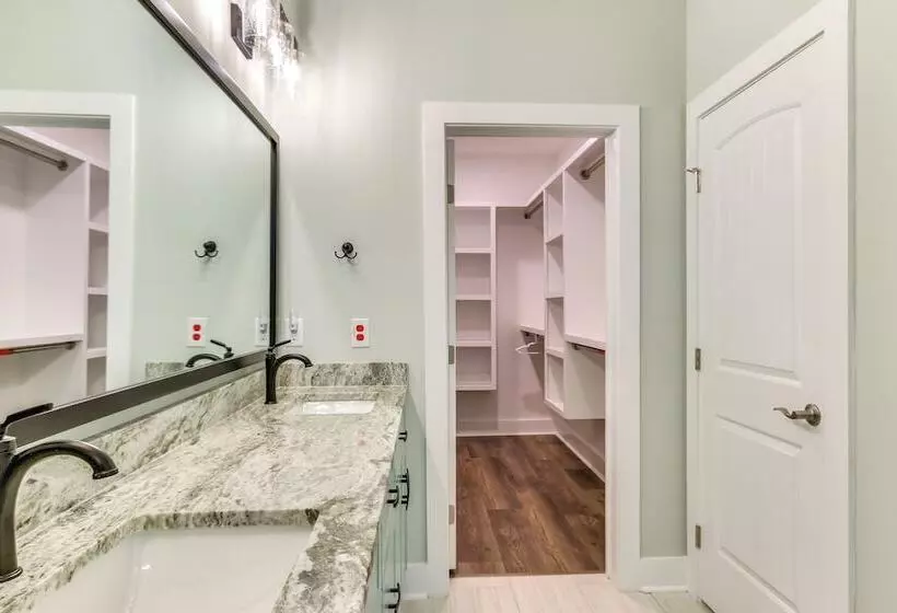 Lakefront Mccormick Retreat W/ Patio & Pool Access