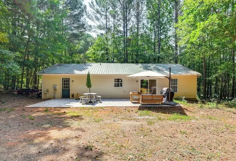 Mooresville Retreat W/ Patio, 1 Mi To Lake Norman!