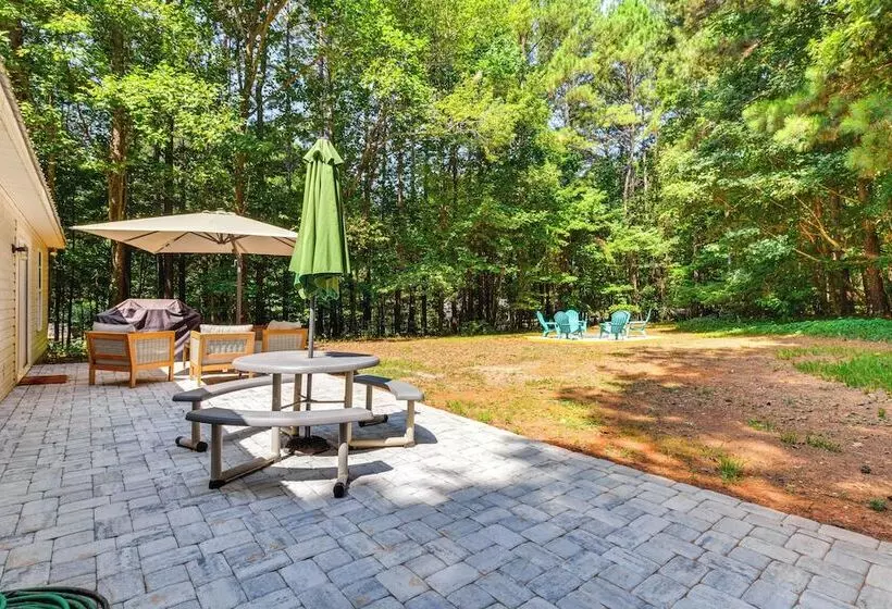 Mooresville Retreat W/ Patio, 1 Mi To Lake Norman!