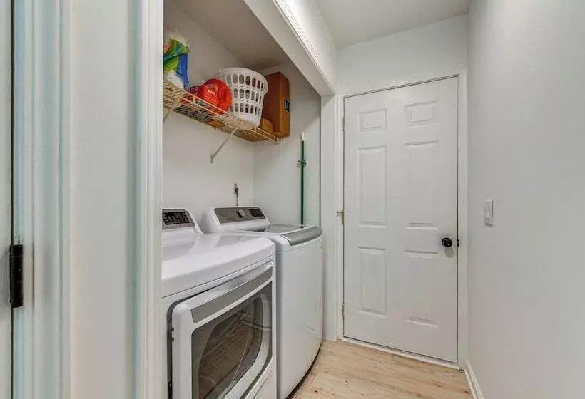 Mooresville Retreat W/ Patio, 1 Mi To Lake Norman!