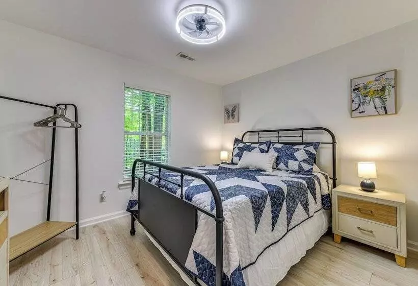 Mooresville Retreat W/ Patio, 1 Mi To Lake Norman!