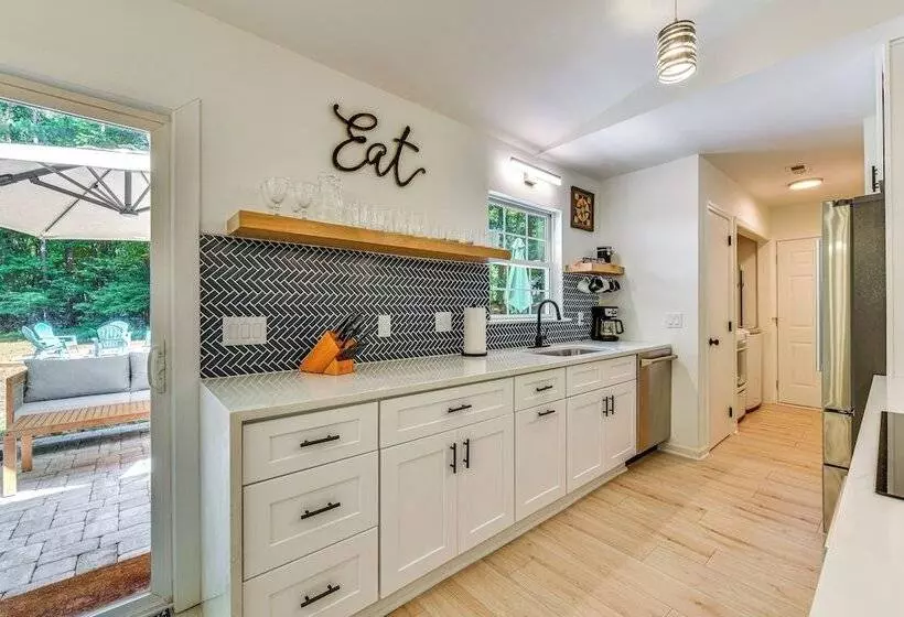 Mooresville Retreat W/ Patio, 1 Mi To Lake Norman!