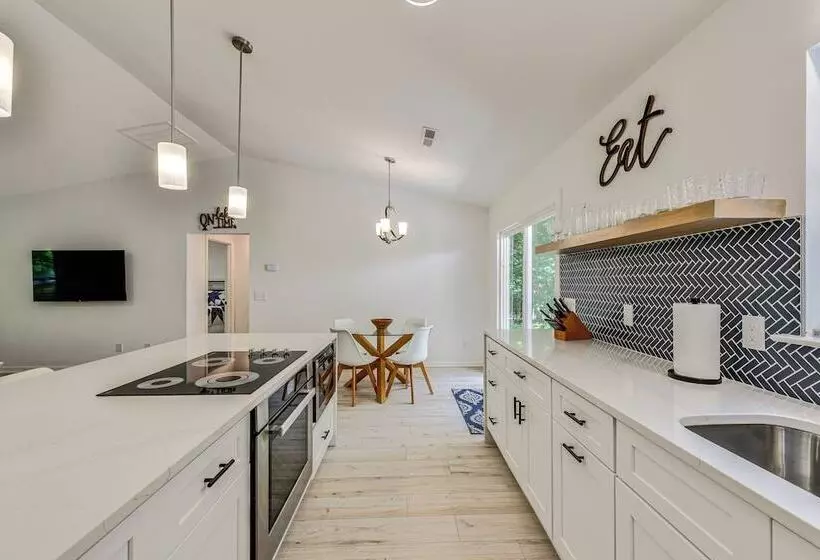 Mooresville Retreat W/ Patio, 1 Mi To Lake Norman!