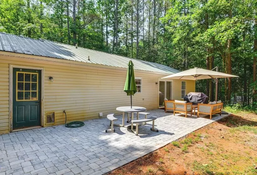Mooresville Retreat W/ Patio, 1 Mi To Lake Norman!
