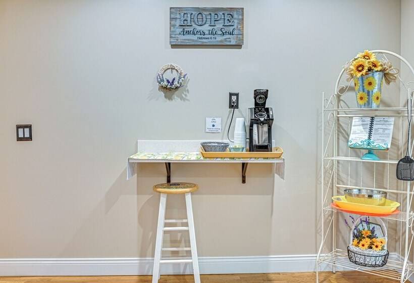 Peaceful Murray Home ~ 8 Mi To Kentucky Lake!