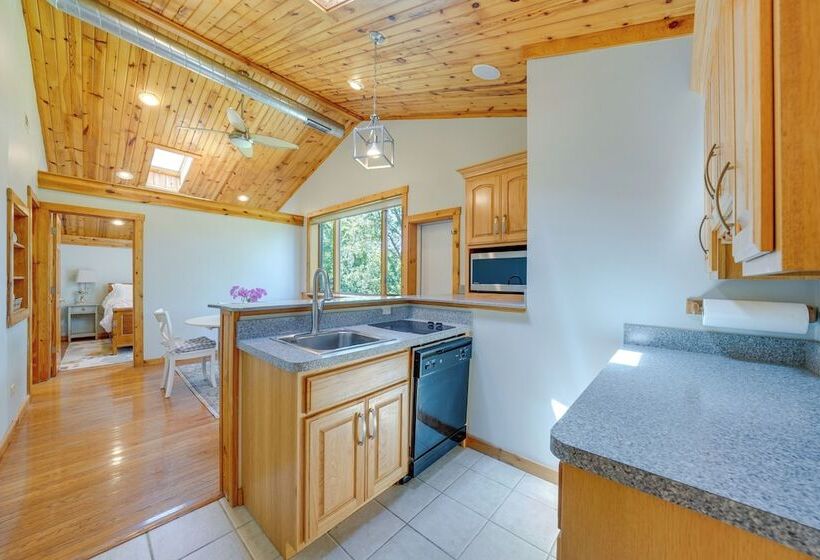 Peaceful Warrenville Home: 1 Mi To Herrick Lake!