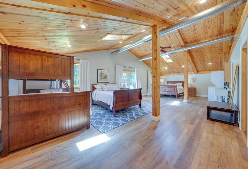 Peaceful Warrenville Home: 1 Mi To Herrick Lake!