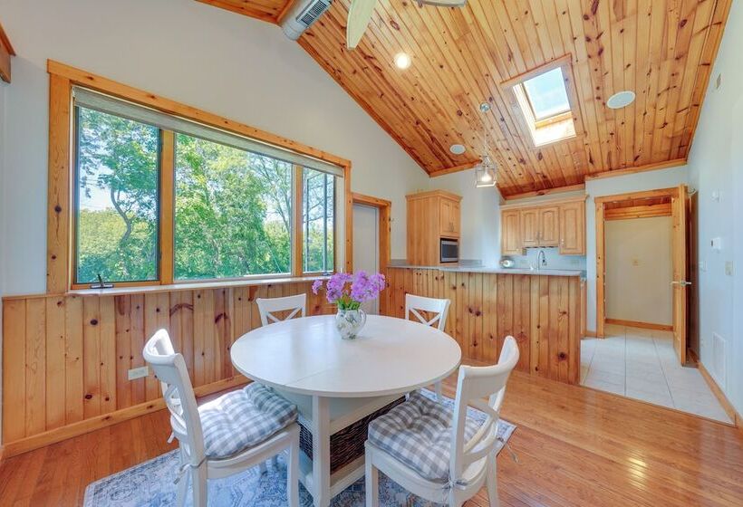 Peaceful Warrenville Home: 1 Mi To Herrick Lake!