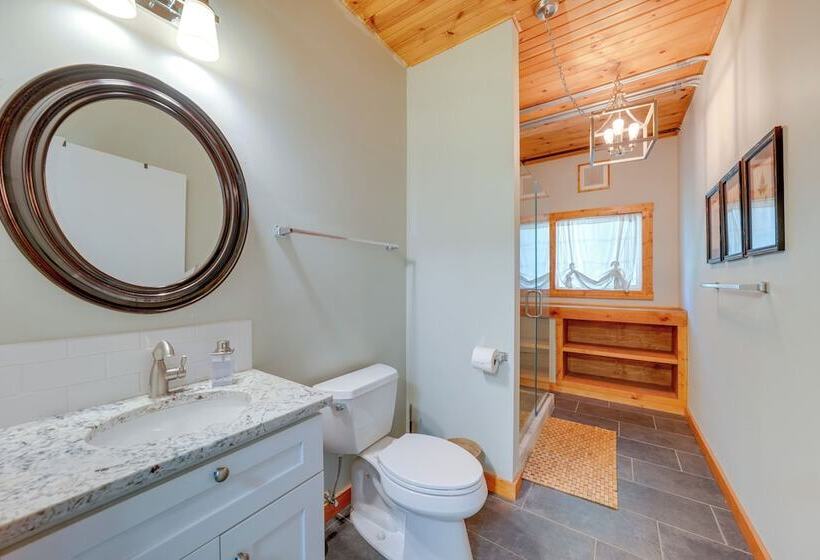 Peaceful Warrenville Home: 1 Mi To Herrick Lake!