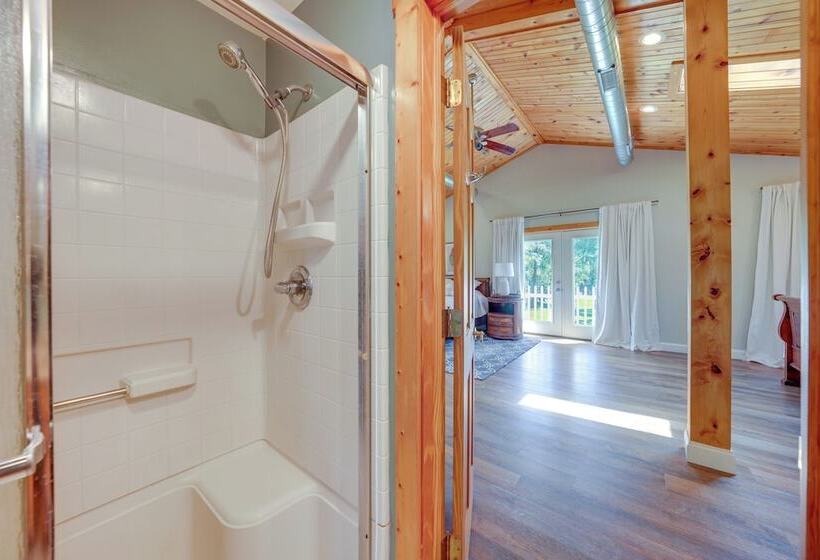 Peaceful Warrenville Home: 1 Mi To Herrick Lake!