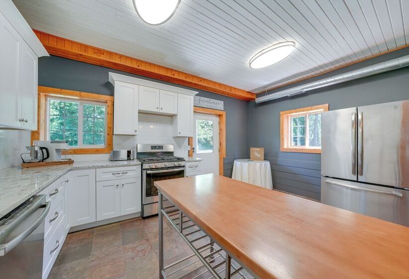 Peaceful Warrenville Home: 1 Mi To Herrick Lake!