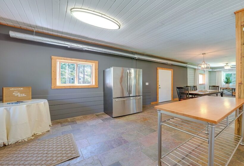 Peaceful Warrenville Home: 1 Mi To Herrick Lake!