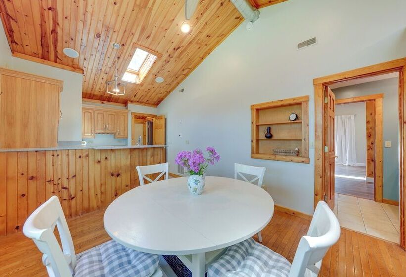 Peaceful Warrenville Home: 1 Mi To Herrick Lake!