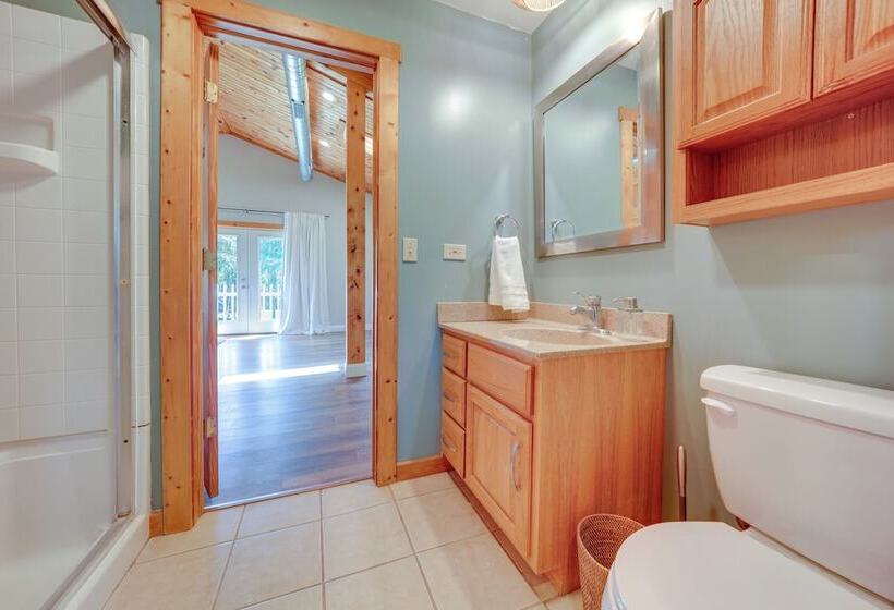 Peaceful Warrenville Home: 1 Mi To Herrick Lake!