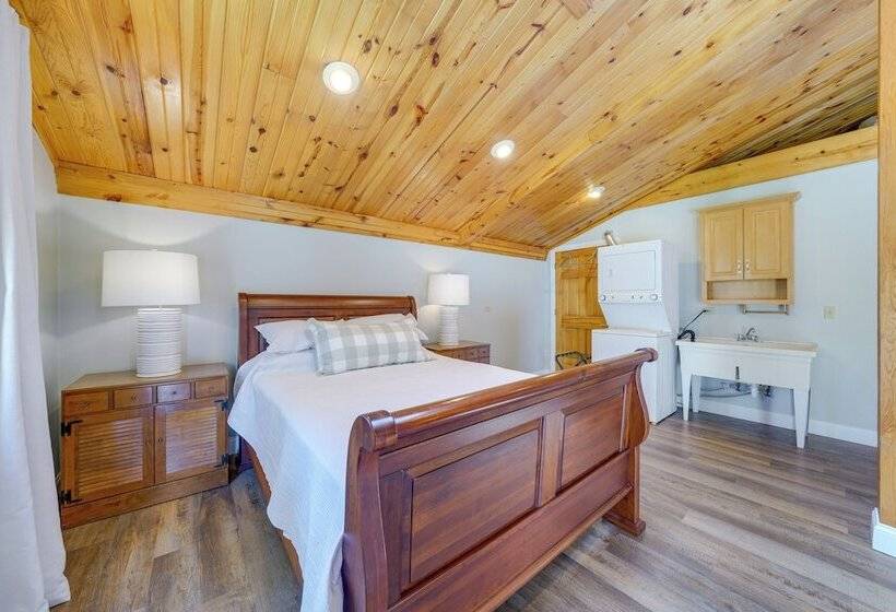 Peaceful Warrenville Home: 1 Mi To Herrick Lake!