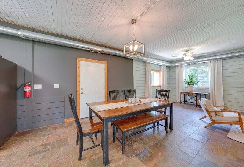 Peaceful Warrenville Home: 1 Mi To Herrick Lake!