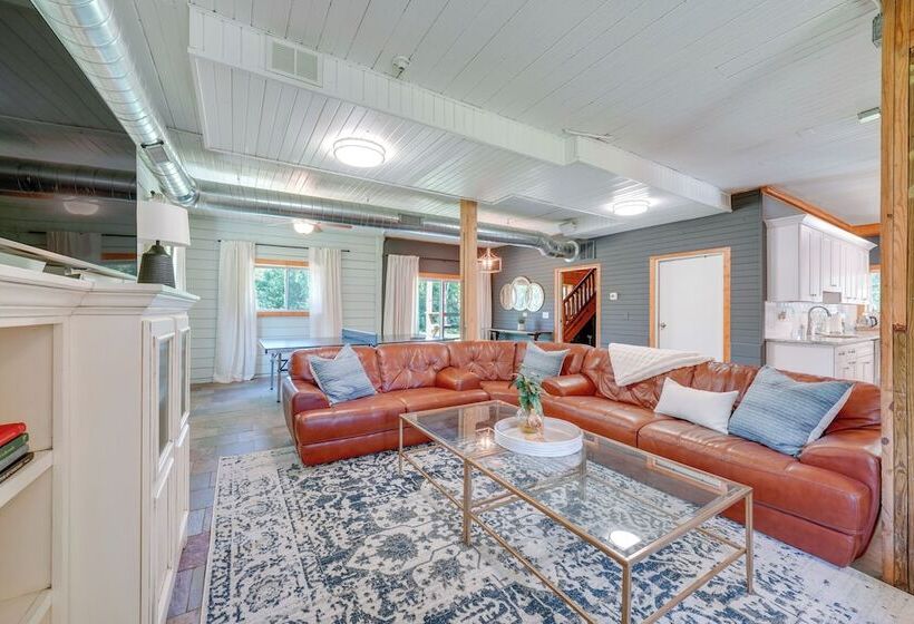 Peaceful Warrenville Home: 1 Mi To Herrick Lake!