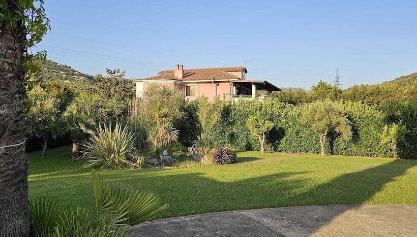 פנסיון Villa Daniela Suites