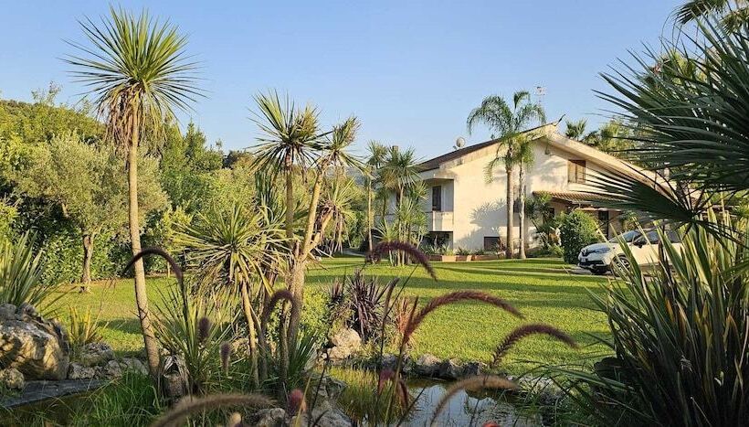 פנסיון Villa Daniela Suites