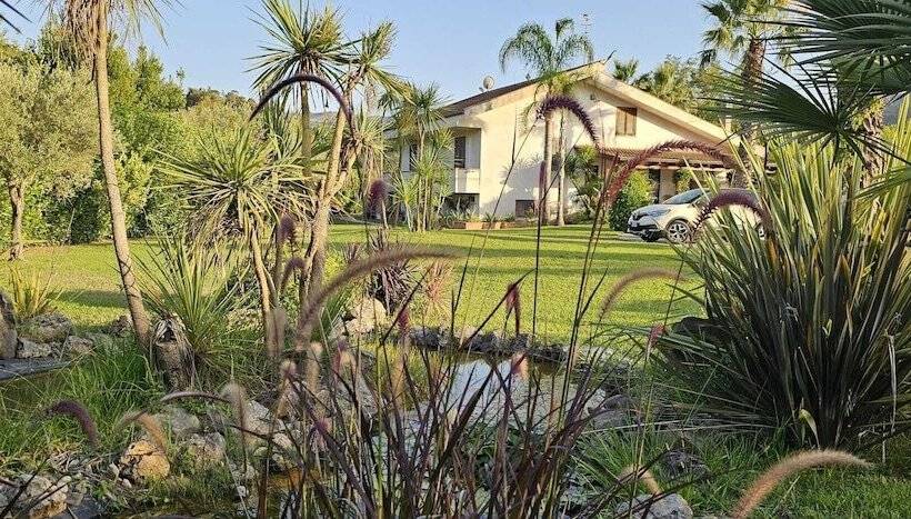 פנסיון Villa Daniela Suites