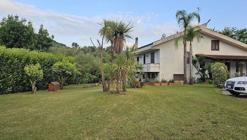 פנסיון Villa Daniela Suites